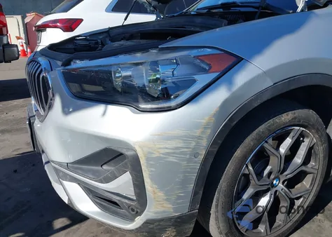 2020 BMW X1 xDrive28I из США, поврежденный, VIN WBXJG9C02L5P63499